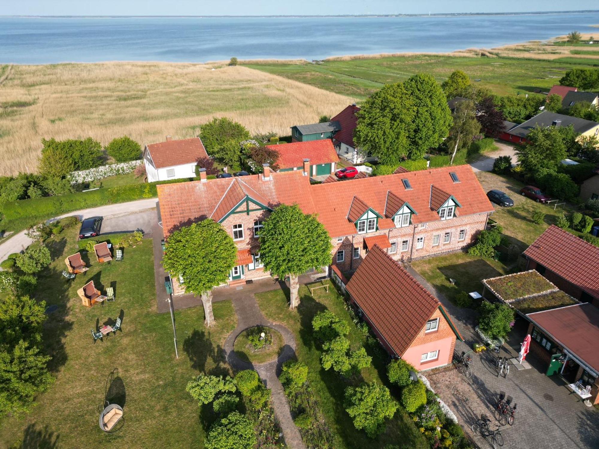 Hotel/Pension Bradhering Ahrenshoop Buitenkant foto